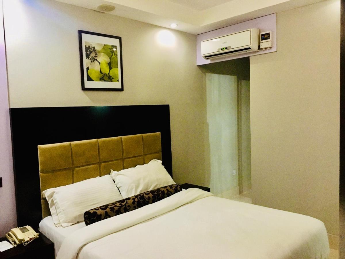 BW Starfire Hotel Ikeja Exterior foto