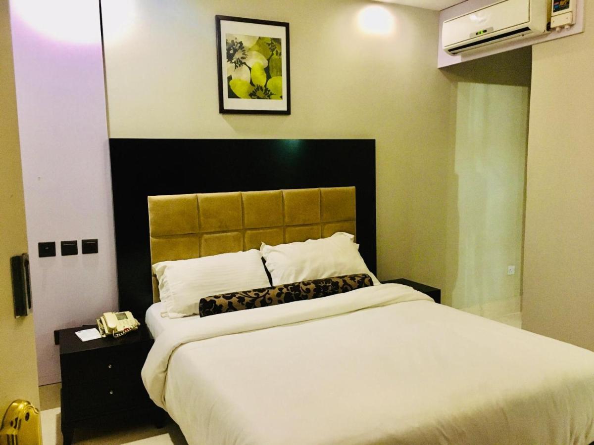 BW Starfire Hotel Ikeja Exterior foto
