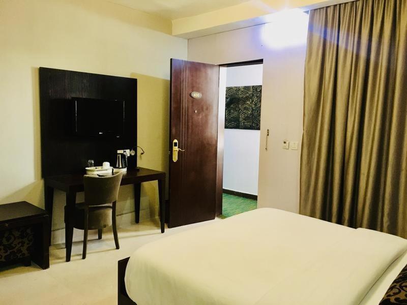 BW Starfire Hotel Ikeja Exterior foto