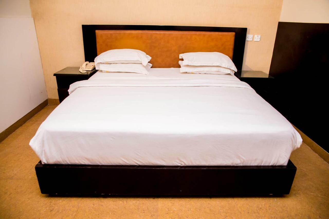 BW Starfire Hotel Ikeja Exterior foto