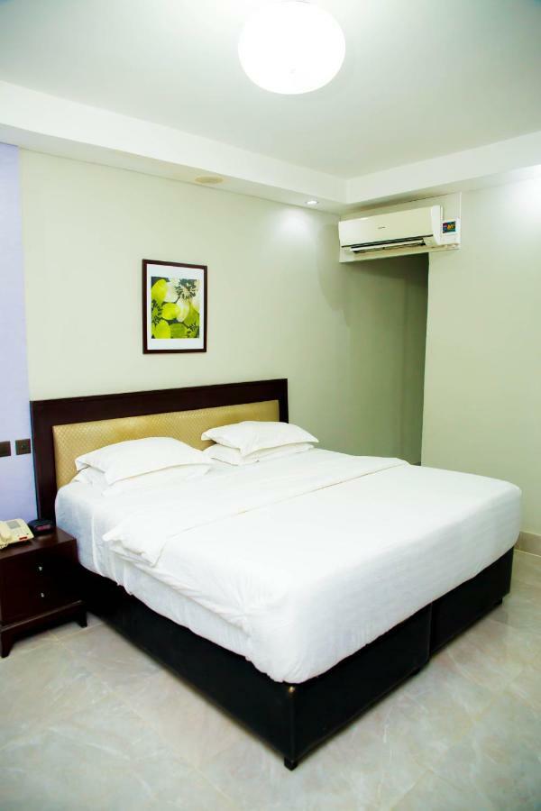 BW Starfire Hotel Ikeja Exterior foto