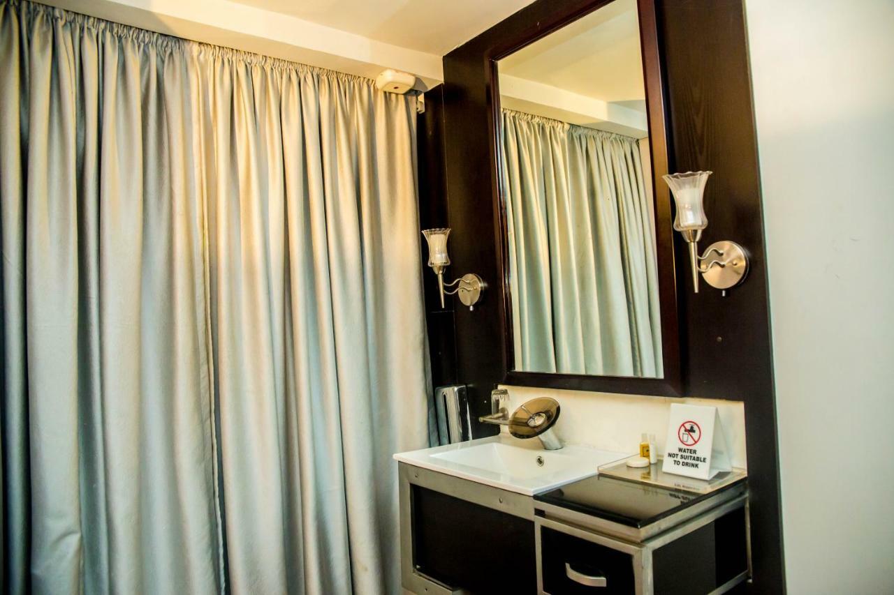BW Starfire Hotel Ikeja Exterior foto