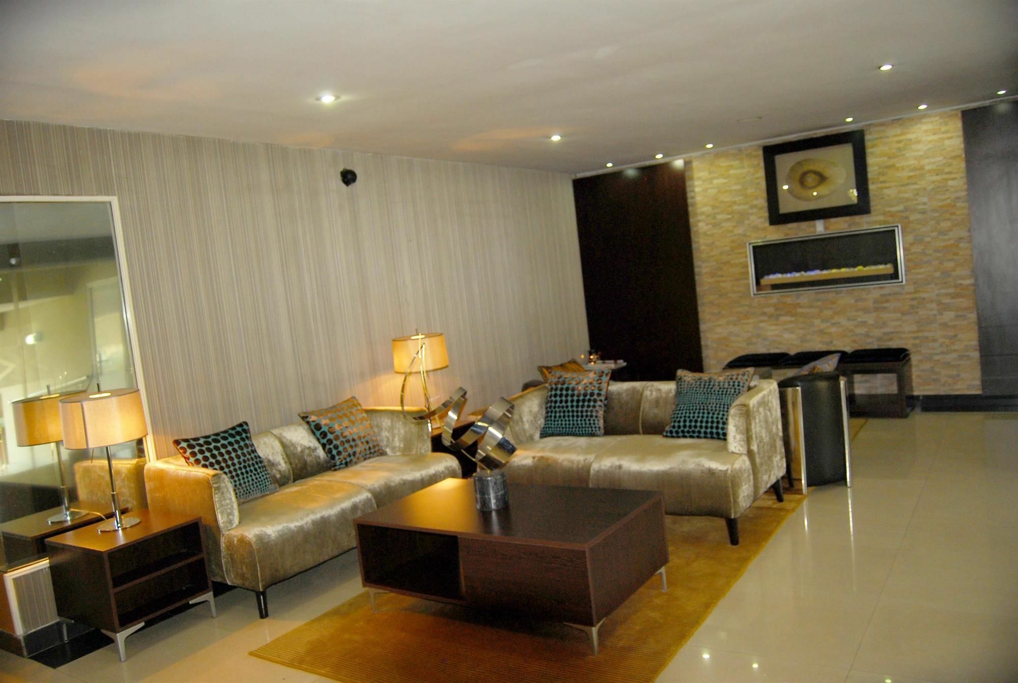 BW Starfire Hotel Ikeja Exterior foto