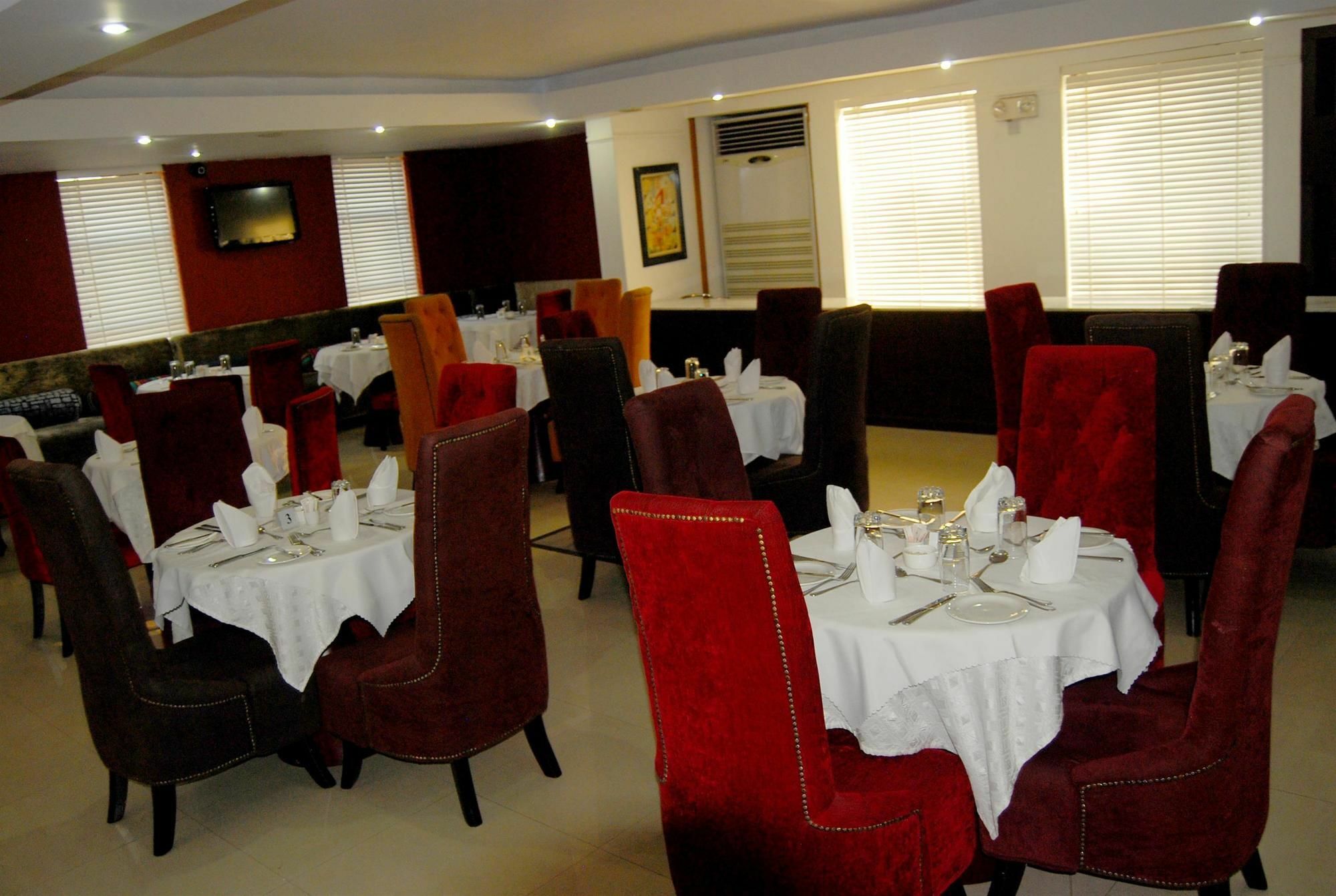 BW Starfire Hotel Ikeja Exterior foto