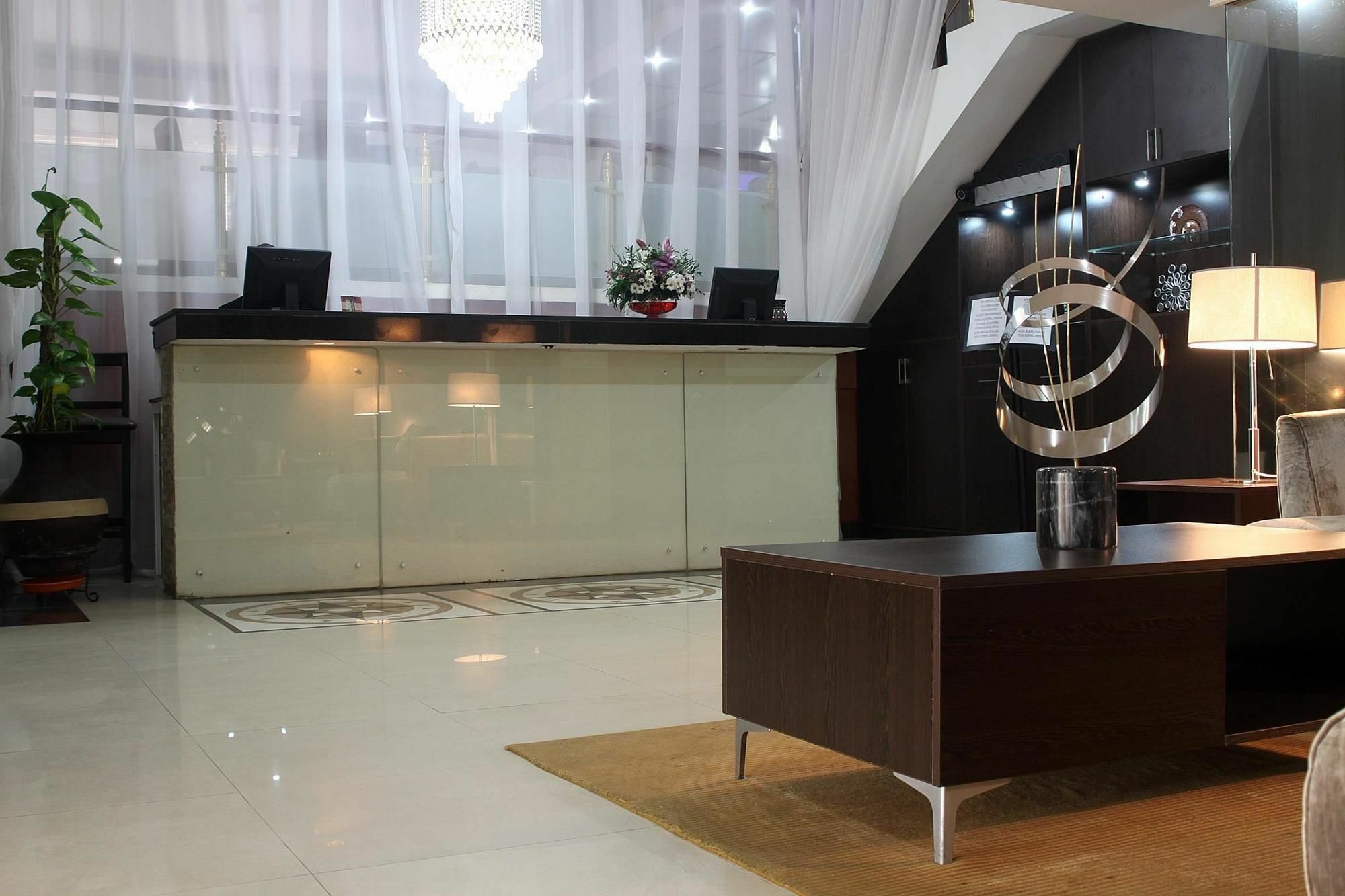 BW Starfire Hotel Ikeja Exterior foto